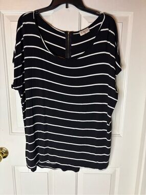 Women’s Short Sleeve Striped Scoop Neck Shirt Black/White SZ 3X Good Condition